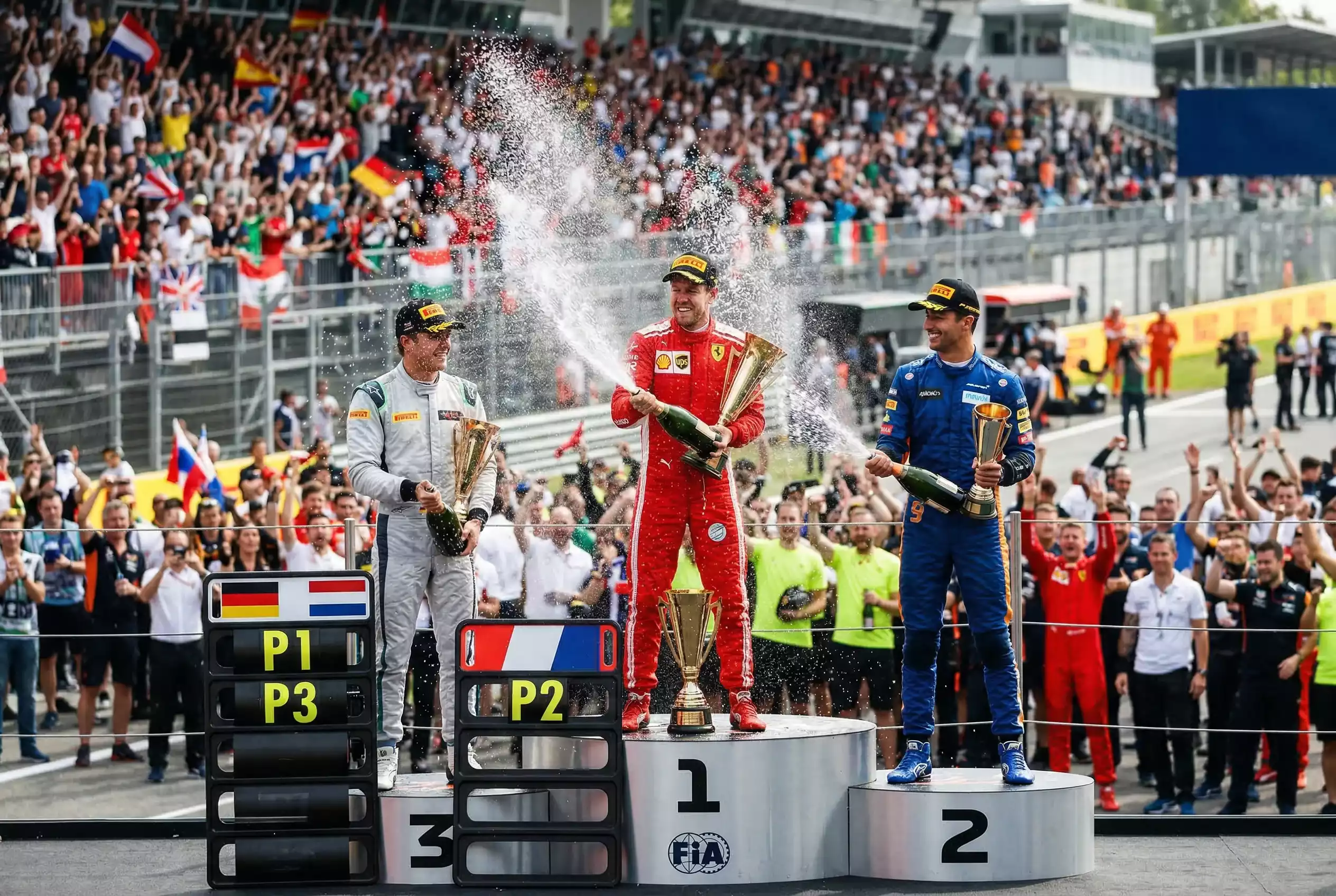 Formel-1-Siegerehrung auf dem Podium mit Champagnerdusche