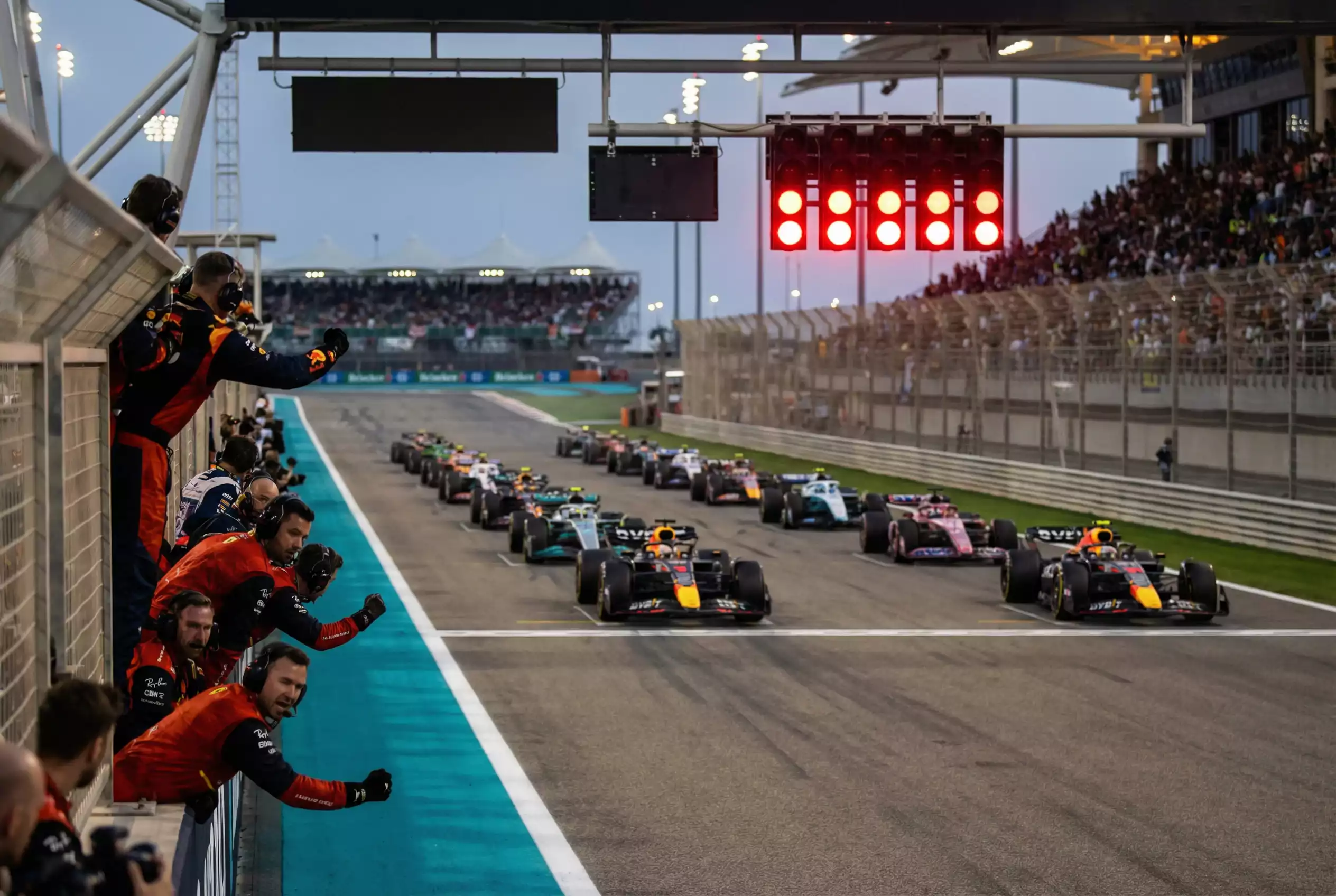 Formel 1 Rennstart mit Ampelanlage